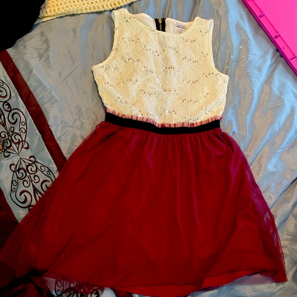 Never worn girls size 7 stunning dress